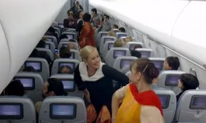 surprise-dance-onboard-Finnair-flight